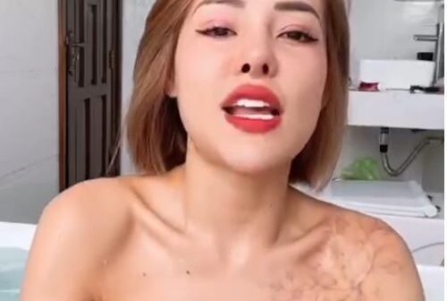 Clip Sex Ngân 98 Thủ Dâm với Quả Chuối