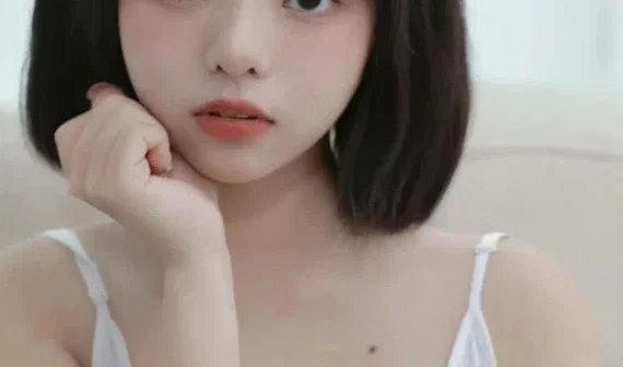 Em học sinh trung quốc lộ quả clip nóng bỏng