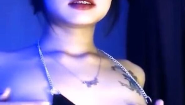 Bảo Quyên (qinxxzz) girl dâm nứng lồn thèm địt