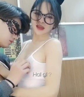 Chị chị em em cứ hở tí là đè nhau ra địt