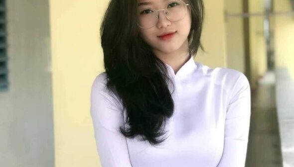 Em gái nữ sinh hot nhất hôm nay, vừa móc vừa mút