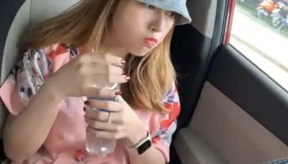 Gái Việt Móc Lồn Trên Xe Ô Tô ngay trên Phố