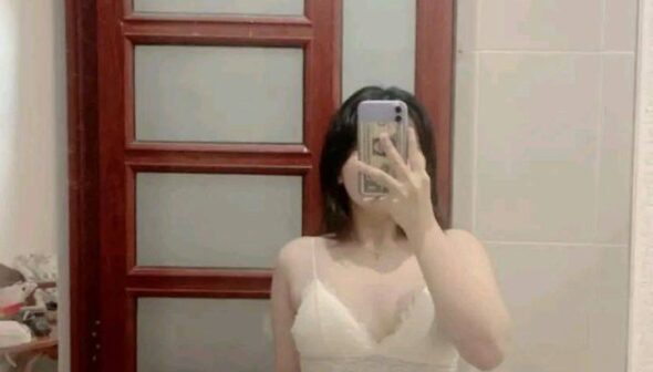 Clip Sex Bé Diệu Châu sung sướng cùng bạn trai trong nhà nghỉ