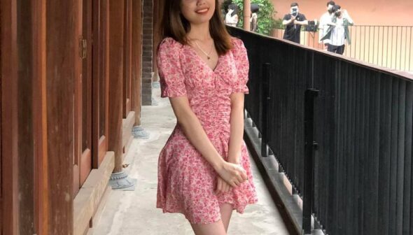 Sáng sớm đã bắt em phải ngậm cu rồi