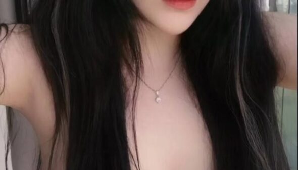 Siêu Phẩm Sex bé Tú Linh Vú siêu to khổng lồ