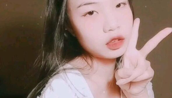 Clip Sex Em gái Xinh Uyển Thanh