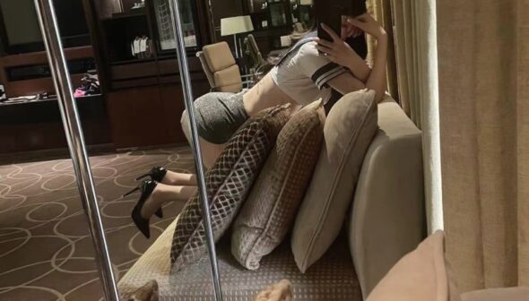 Ăn hàng em hot girl TQ eo con kiến cực xinh