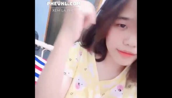 Bé gái quay clip thủ dâm gửi cho ny