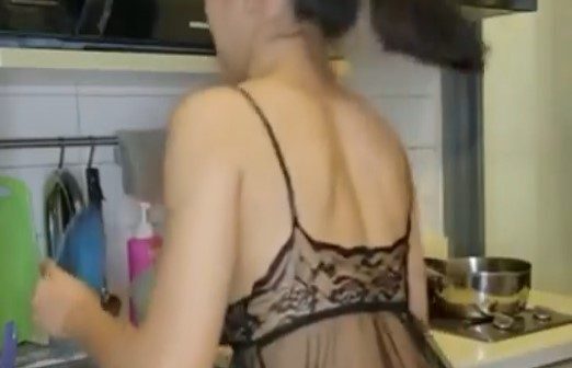 Vừa nấu ăn vừa chịch nhau nó sướng