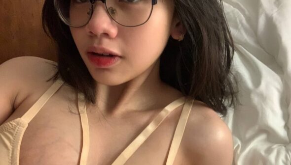 Cliphot69 Bé kính cận hư hỏng zú to