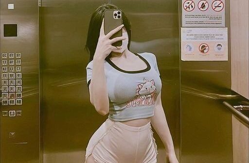 Chịch con hàng siêu đẹp mông to bướm múp