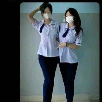 Bảo Quyên Thần Địt săn hàng các bạn nam trong lớp