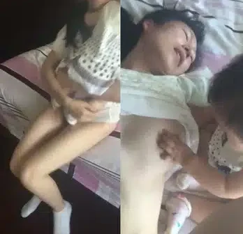 Vừa địt vừa cho con bú